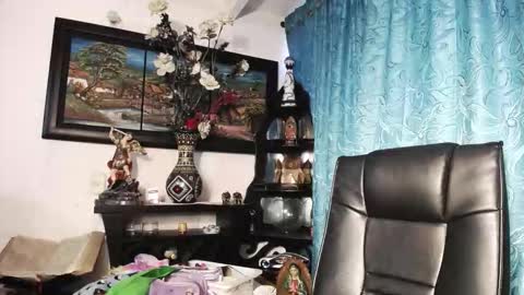 Snapshot of laia_hadid chatting on 10-05-25, 10:40 laia_hadid online show from 10-05-25, 10:40