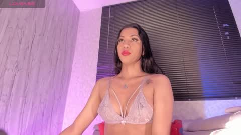 Snapshot of laiilybell chatting on 11-04-25, 12:37 laiily bell online show from 11-04-25, 12:37