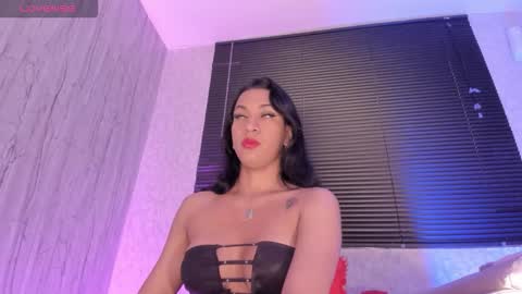 Snapshot of laiilybell chatting on 12-16-25, 12:43 laiily bell online show from 12-16-25, 12:43