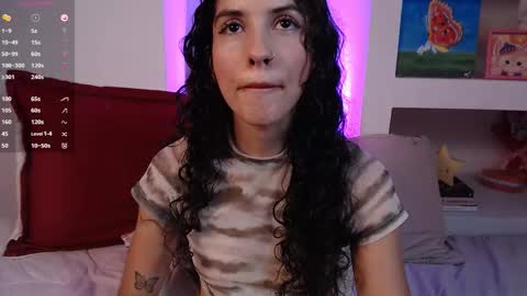 Snapshot of lailypink chatting on 12-14-25, 09:41 samanta online show from 12-14-25, 09:41