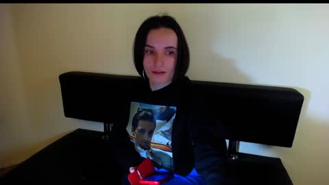 Snapshot of laimapinch_ chatting on 12-19-24, 04:35 Laima online show from 12-19-24, 04:35