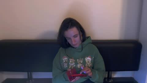 Snapshot of laimapinch_ chatting on 12-21-24, 07:06 Laima online show from 12-21-24, 07:06