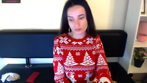 Snapshot of laimapinch_ chatting on 12-24-24, 11:49 Laima online show from 12-24-24, 11:49