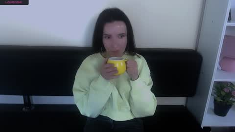 Snapshot of laimapinch_ chatting on 01-12-25, 04:50 Laima online show from 01-12-25, 04:50