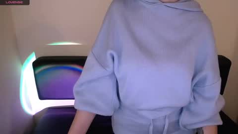 Snapshot of laimapinch_ chatting on 09-30-25, 01:05 Laima online show from 09-30-25, 01:05