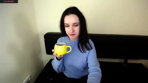 Snapshot of laimapinch_ chatting on 10-12-25, 08:13 Laima online show from 10-12-25, 08:13