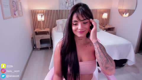 Snapshot of laira_scott chatting on 01-14-25, 09:30 Laira online show from 01-14-25, 09:30