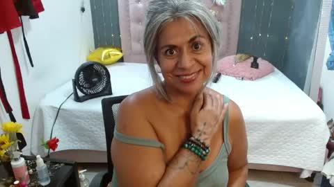 Snapshot of lalisha_96 chatting on 05-15-26, 11:01 lalisha online show from 05-15-26, 11:01