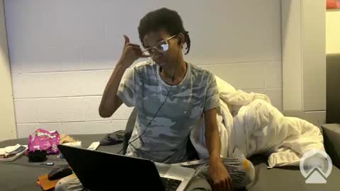 lalunevelvet online show from 02-26-25, 02:15