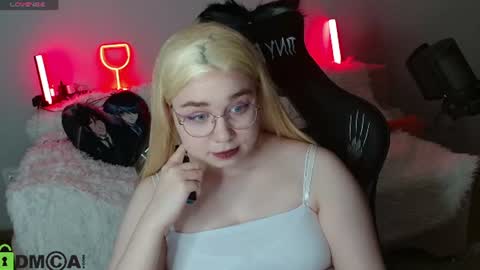 Snapshot of laly_loose chatting on 08-03-26, 06:00 Eva online show from 08-03-26, 06:00