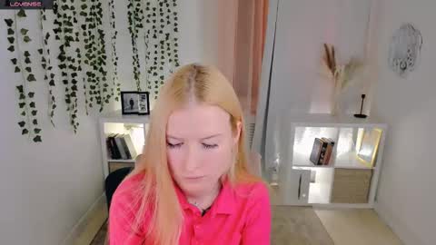 Laly online show from 11-21-25, 05:22