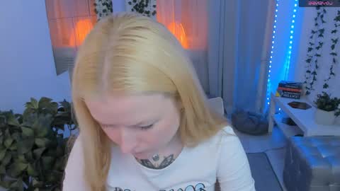 Snapshot of laly_peach chatting on 06-03-26, 11:57 Laly online show from 06-03-26, 11:57