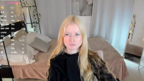 Snapshot of laly_peach chatting on 06-14-26, 06:48 Laly online show from 06-14-26, 06:48