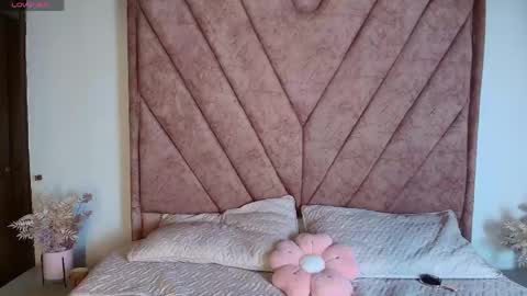 Snapshot of lana_collins_ chatting on 05-22-26, 04:30 Lana online show from 05-22-26, 04:30