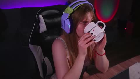 Snapshot of lana_del_kay chatting on 09-29-25, 08:24 Kay online show from 09-29-25, 08:24