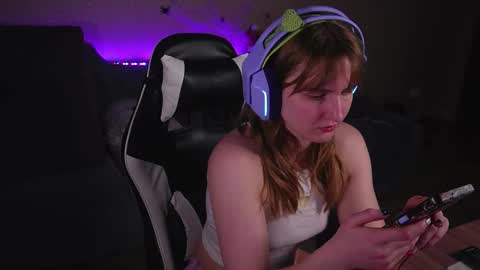 Snapshot of lana_del_kay chatting on 10-27-25, 08:46 Kay online show from 10-27-25, 08:46