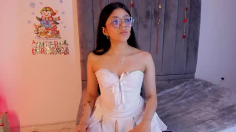 Snapshot of lana_dol chatting on 12-30-24, 12:52 ... . . ... online show from 12-30-24, 12:52