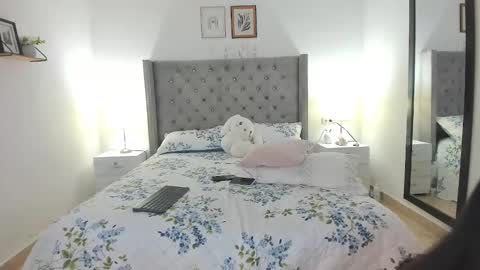 lana_roux online show from 01-18-26, 12:36