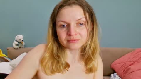 Snapshot of lanaangeldream chatting on 05-17-26, 01:40 Lana online show from 05-17-26, 01:40