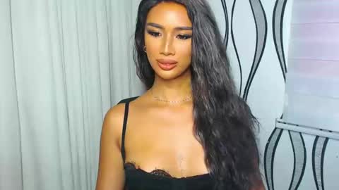 Snapshot of lanadel_hilton chatting on 01-04-25, 01:42 Lana online show from 01-04-25, 01:42