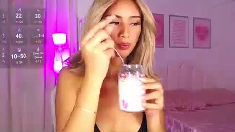 Snapshot of lanadel_hilton chatting on 09-18-25, 08:22 Lana online show from 09-18-25, 08:22