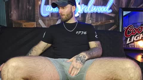 Snapshot of lancehardwood222 chatting on 02-06-25, 01:27 LANCE online show from 02-06-25, 01:27