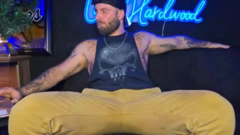 Snapshot of lancehardwood222 chatting on 12-22-25, 01:24 LANCE online show from 12-22-25, 01:24