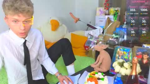 Snapshot of landel_boy chatting on 02-16-26, 09:33 Lanny online show from 02-16-26, 09:33