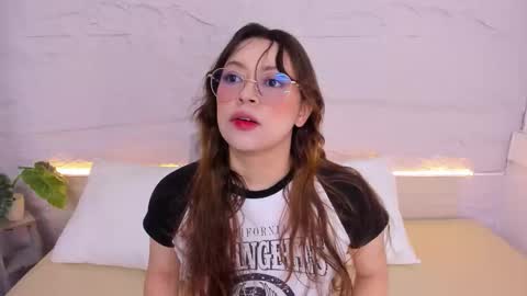 Lanna online show from 12-17-25, 12:22