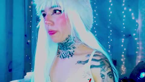 LANNIE   online show from 03-12-26, 03:29