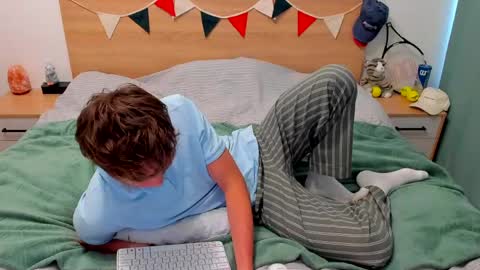 Fandi online show from 04-25-26, 08:50