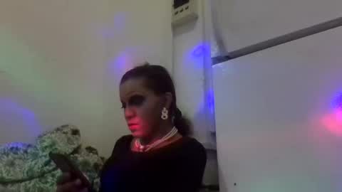 Lapuzzycat201923 online show from 01-16-25, 03:24