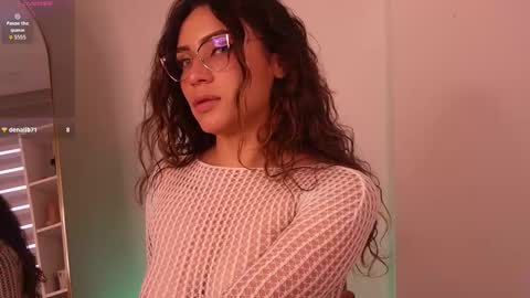 Snapshot of lara_bombshelll chatting on 11-26-25, 10:22 Lara online show from 11-26-25, 10:22