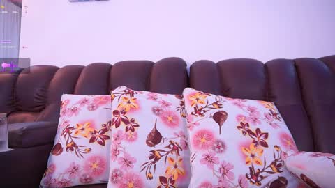 Hello Guys I am Lara Giraldo  WELCOME To my room online show from 11-21-25, 12:43