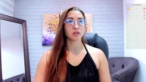 Snapshot of lara_martin chatting on 05-21-26, 07:54 700 200 online show from 05-21-26, 07:54