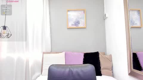 Snapshot of lara_martin chatting on 06-04-26, 07:53 700 200 online show from 06-04-26, 07:53