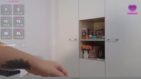 Snapshot of lara_sins chatting on 02-05-25, 10:55 Lara Sins online show from 02-05-25, 10:55