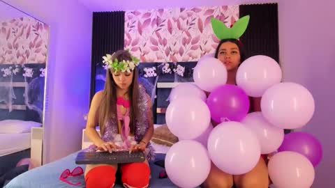 Snapshot of larabrook chatting on 10-30-25, 11:49 Lara online show from 10-30-25, 11:49