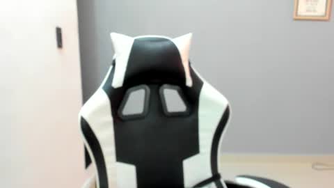Snapshot of laracat18 chatting on 07-02-26, 10:27 Lara online show from 07-02-26, 10:27