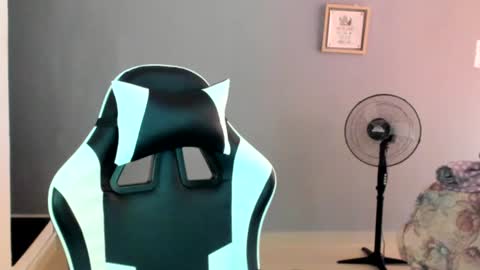 Snapshot of laracat18 chatting on 07-08-26, 10:14 Lara online show from 07-08-26, 10:14