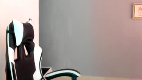 Snapshot of laracat18 chatting on 07-15-26, 06:57 Lara online show from 07-15-26, 06:57