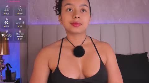 Snapshot of laracurls chatting on 11-12-25, 11:32 online show from 11-12-25, 11:32