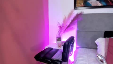 Snapshot of laragoldd chatting on 02-20-25, 01:46 Lara Gold online show from 02-20-25, 01:46