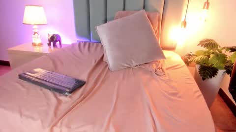 Snapshot of laragoldd chatting on 02-28-25, 01:05 Lara Gold online show from 02-28-25, 01:05