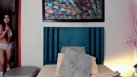 Snapshot of laragoldd chatting on 10-25-25, 11:43 Lara Gold online show from 10-25-25, 11:43