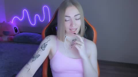 LaraKrein lk online show from 11-14-25, 01:43