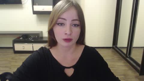 Snapshot of laralianna chatting on 12-11-24, 07:25 Laralianna online show from 12-11-24, 07:25