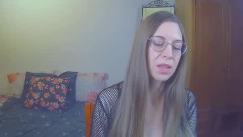 Snapshot of larawintersxxx chatting on 03-08-25, 06:37 larawintersxxx online show from 03-08-25, 06:37