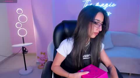 Snapshot of larisasmirnov chatting on 11-18-25, 03:23 Larisa Smirnov online show from 11-18-25, 03:23