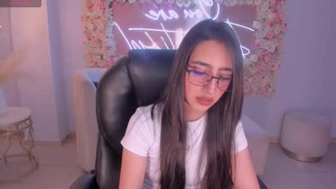 Snapshot of larisasmirnov chatting on 11-27-25, 05:09 Larisa Smirnov online show from 11-27-25, 05:09